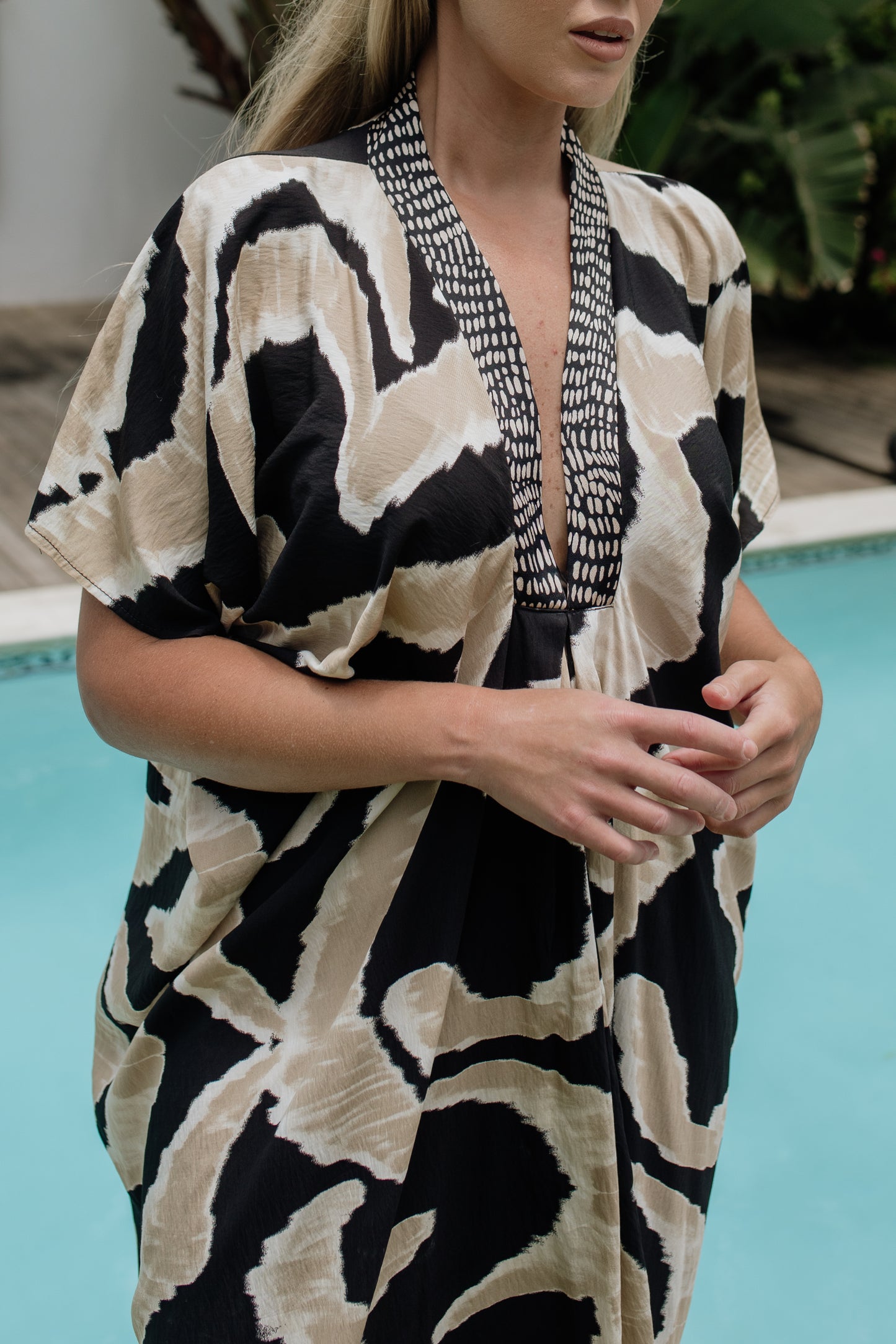 Lux Kaftan Beige & Black