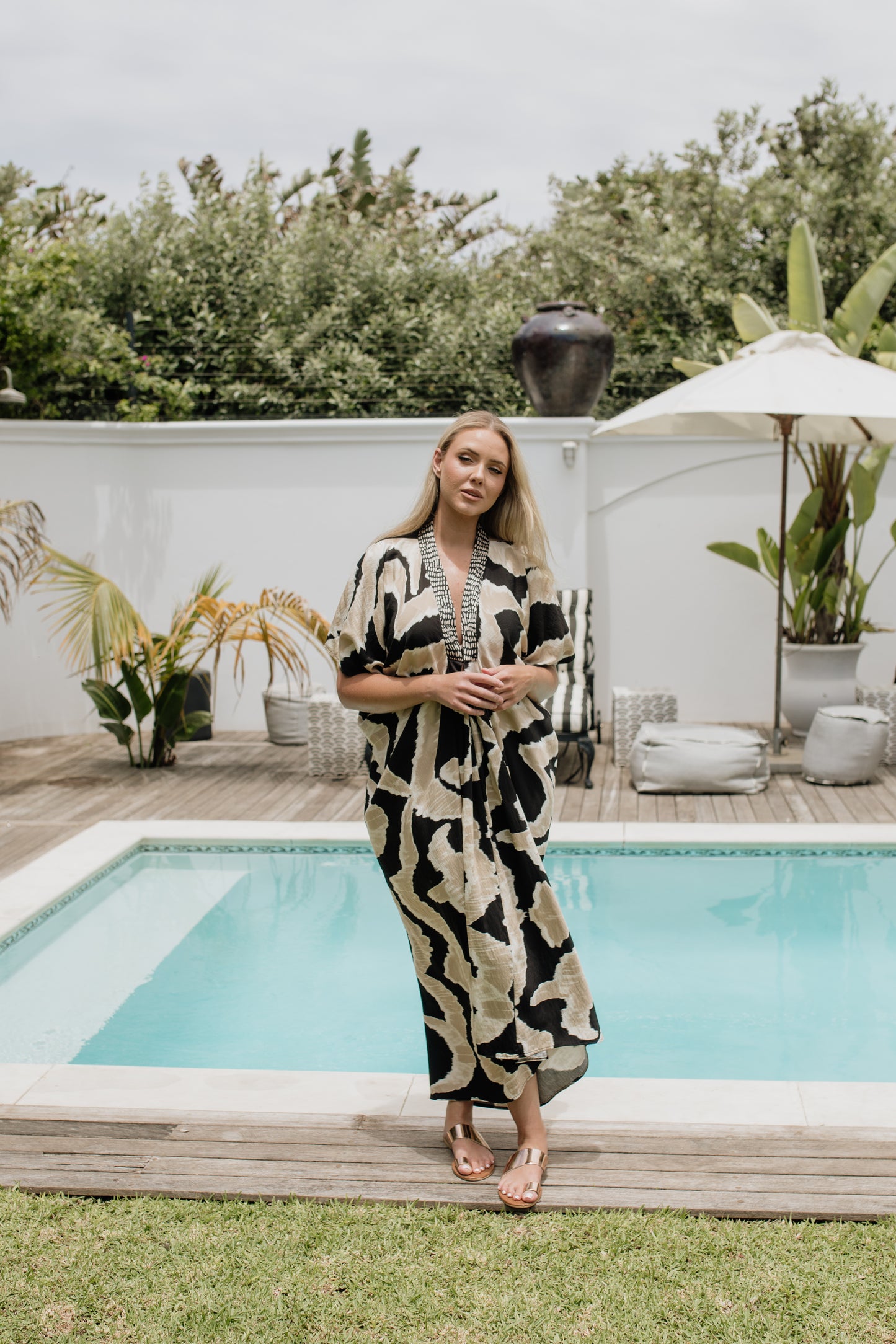 Lux Kaftan Beige & Black